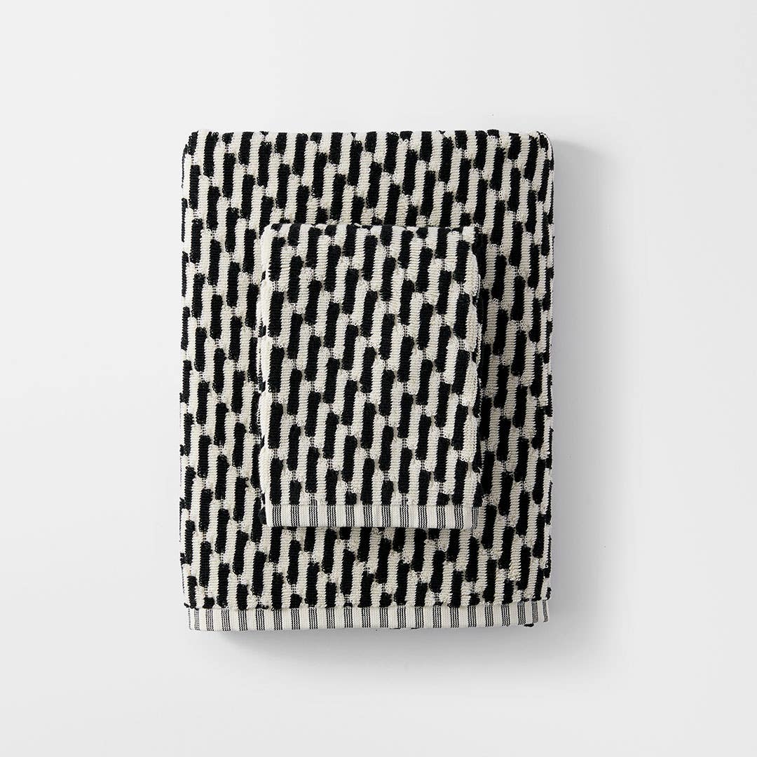 Black and white patterned bath 2025 towels