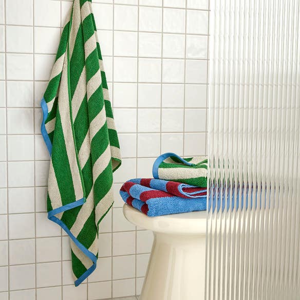 https://s3-ap-southeast-2.amazonaws.com/fusionfactory.commerceconnect.bbnt.production/pim_media/000/212/029/Bathroom_Towels_Maverick_Spinach_Oat_Stripe_SI.jpg?1774827576