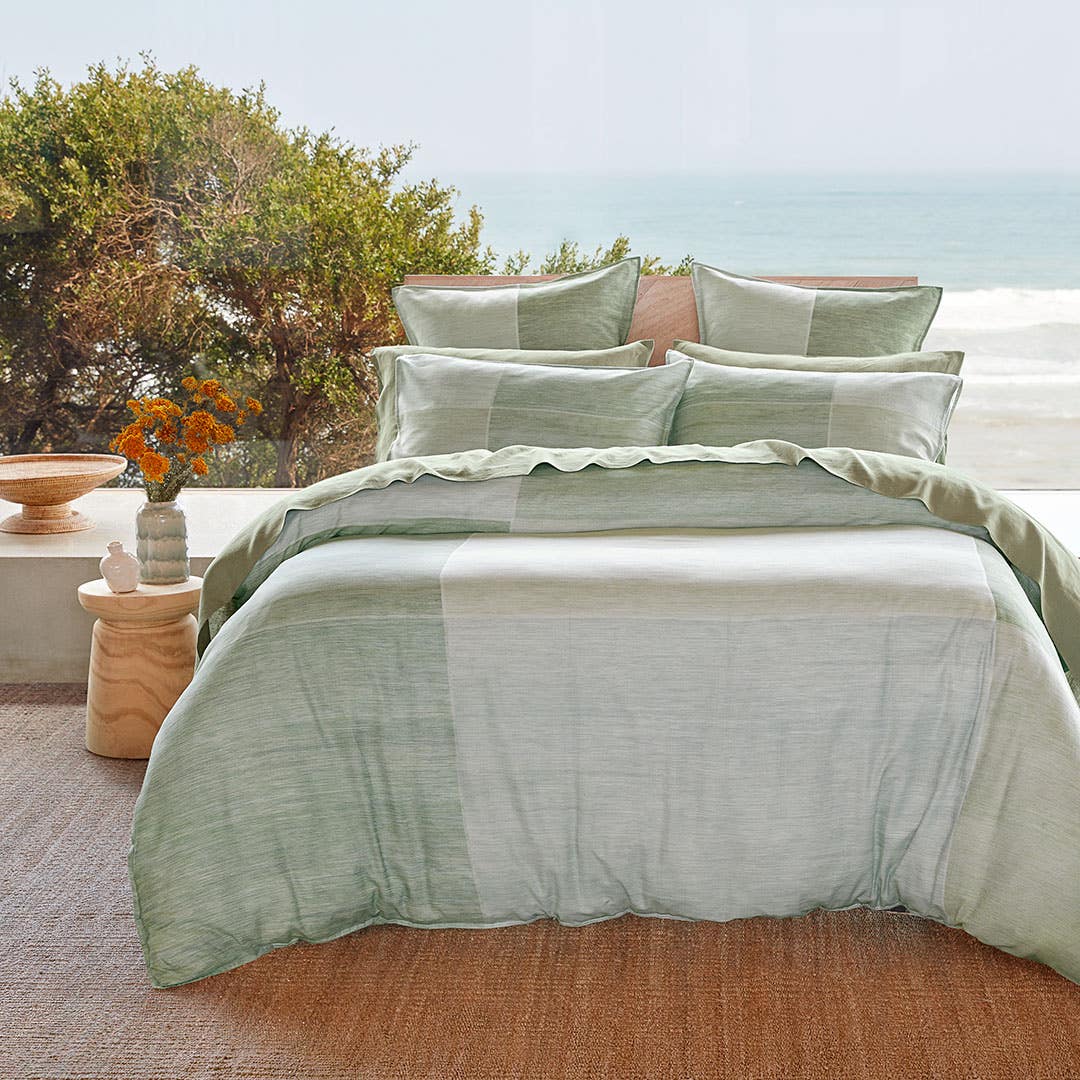 https://s3-ap-southeast-2.amazonaws.com/fusionfactory.commerceconnect.bbnt.production/pim_media/000/157/738/CH_Bedlinen_Lifestyle_2024_Peridot_QQC_V2_SI.jpg?1703204852