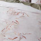https://s3-ap-southeast-2.amazonaws.com/fusionfactory.commerceconnect.bbnt.production/pim_media/000/178/600/CH_W25_Bedlinen_BOP_Turpin_Detail-1_SI.jpg?1732666627