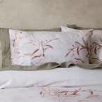 https://s3-ap-southeast-2.amazonaws.com/fusionfactory.commerceconnect.bbnt.production/pim_media/000/178/604/CH_W25_Bedlinen_BOP_Turpin_Pillow_SI.jpg?1732666629