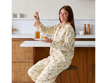 https://s3-ap-southeast-2.amazonaws.com/fusionfactory.commerceconnect.bbnt.production/pim_media/000/209/913/M_F_W26_PJs_Studio_LS_Honey_Bee_Flannel_PJ_S_L_SI.jpg?1770940329