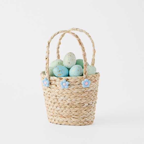 https://s3-ap-southeast-2.amazonaws.com/fusionfactory.commerceconnect.bbnt.production/pim_media/000/186/656/M_F_Basket-Daisies_Blue_25922402_V2.jpg?1736379093