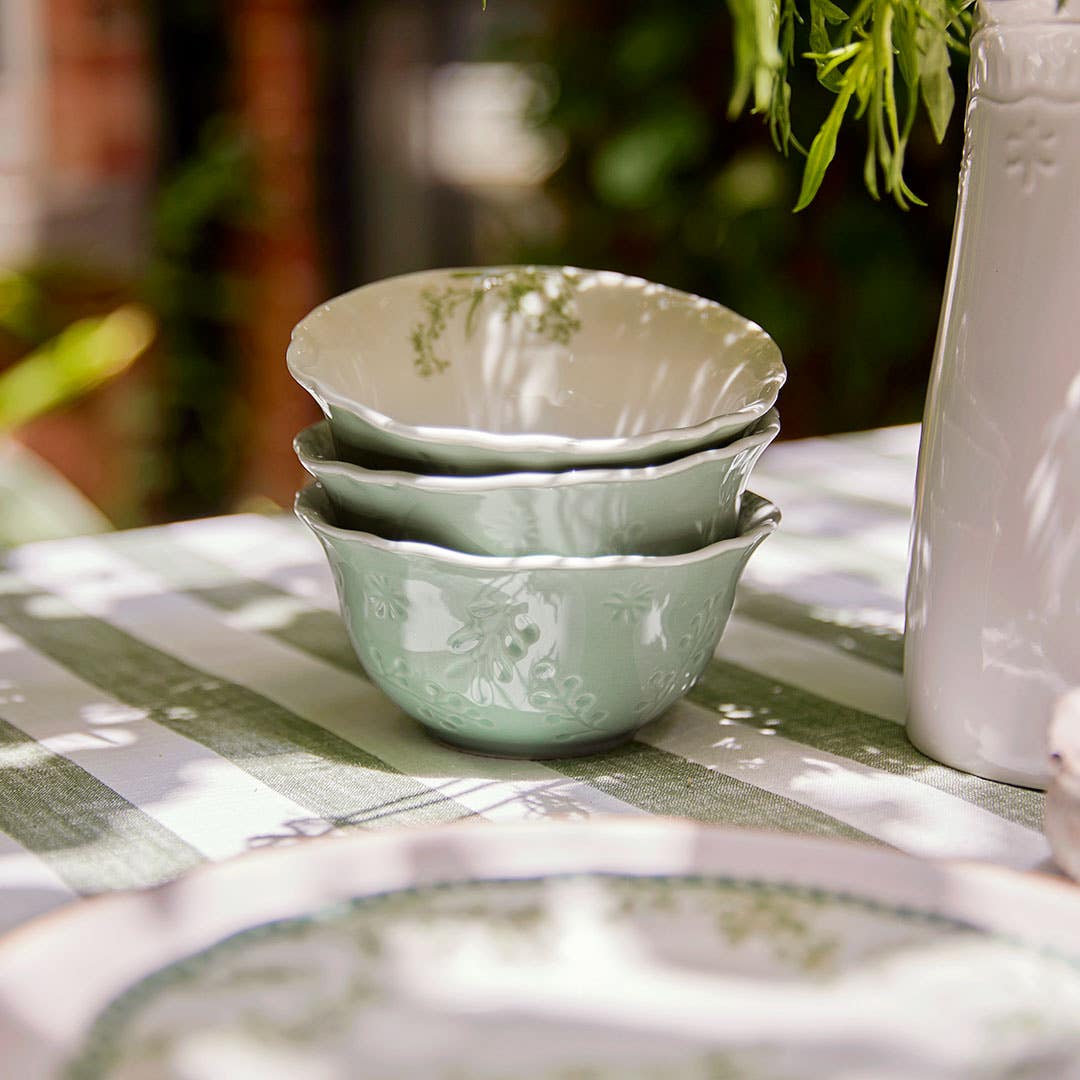 https://s3-ap-southeast-2.amazonaws.com/fusionfactory.commerceconnect.bbnt.production/pim_media/000/156/792/M_F_Easter-24_LS_Dining-French_Garden_Bowl_Detail-2_SI.jpg?1701907261
