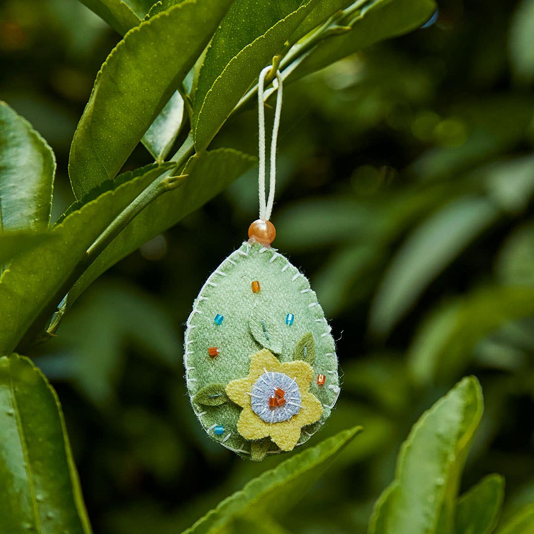 https://s3-ap-southeast-2.amazonaws.com/fusionfactory.commerceconnect.bbnt.production/pim_media/000/156/863/M_F_Easter-24_LS_Hanging-Dec_Handmade-Felt-Flower-Eggs-4_SI.jpg?1701912047