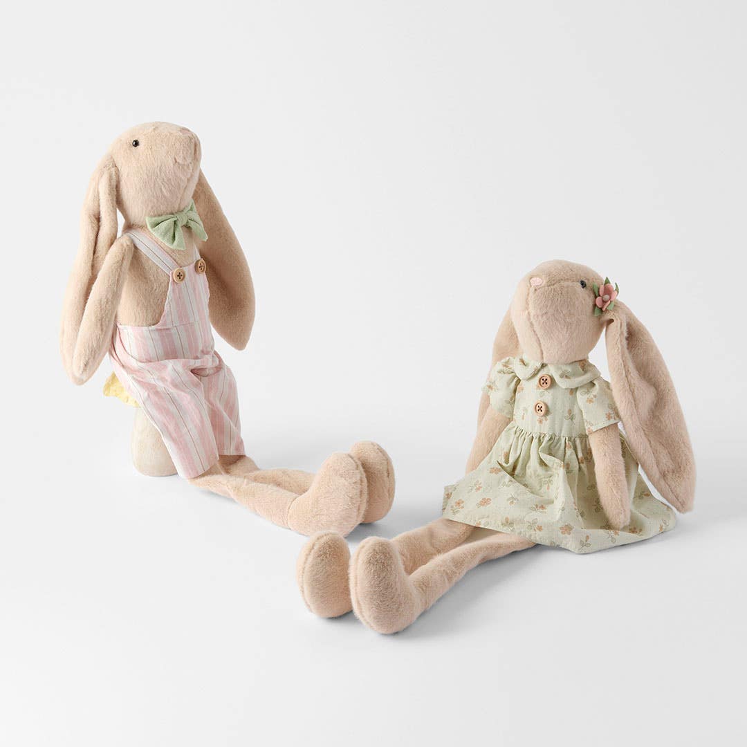https://s3-ap-southeast-2.amazonaws.com/fusionfactory.commerceconnect.bbnt.production/pim_media/000/204/701/M_F_Easter26_T1-Lily-Claire-Bunny_RANGE_26630_26631_R_SI.jpg?1763962453