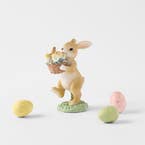 https://s3-ap-southeast-2.amazonaws.com/fusionfactory.commerceconnect.bbnt.production/pim_media/000/204/878/M_F_Easter26_T2-Bunny-w-Tulips_Yellow-Brown_26615001_SCALE_SI.jpg?1764127456
