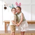 https://s3-ap-southeast-2.amazonaws.com/fusionfactory.commerceconnect.bbnt.production/pim_media/000/207/648/M_F_Easter_26_Studio_Headbands_Glasses-Boucle_Gingham-Boucle_Daisy-3_SI.jpg?1769560457