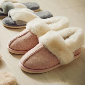 https://s3-ap-southeast-2.amazonaws.com/fusionfactory.commerceconnect.bbnt.production/pim_media/000/160/992/M_F_LS_W24_Flannelette_Campaign_Luxury_Fox_Fur_Boot_Pink_SI.jpg?1709081131