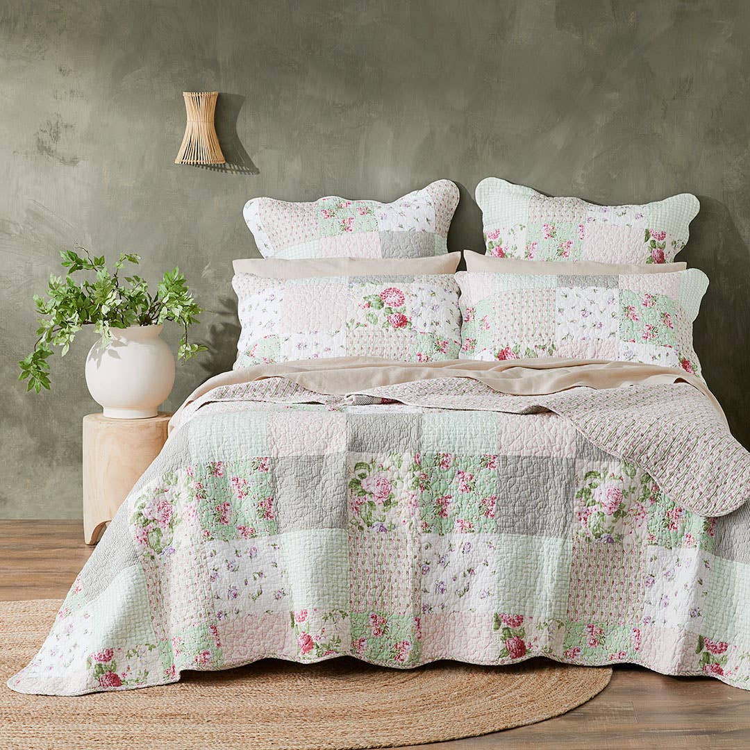 Pink coverlet queen deals