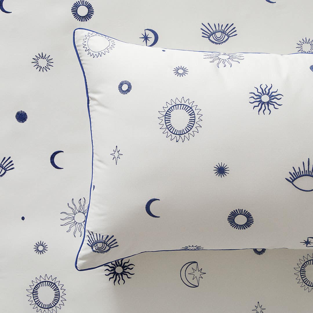 https://s3-ap-southeast-2.amazonaws.com/fusionfactory.commerceconnect.bbnt.production/pim_media/000/164/845/M_F_S24-25_Bedlinen_BOP_Cilla_QQC_Detail-02_SI.jpg?1718936966