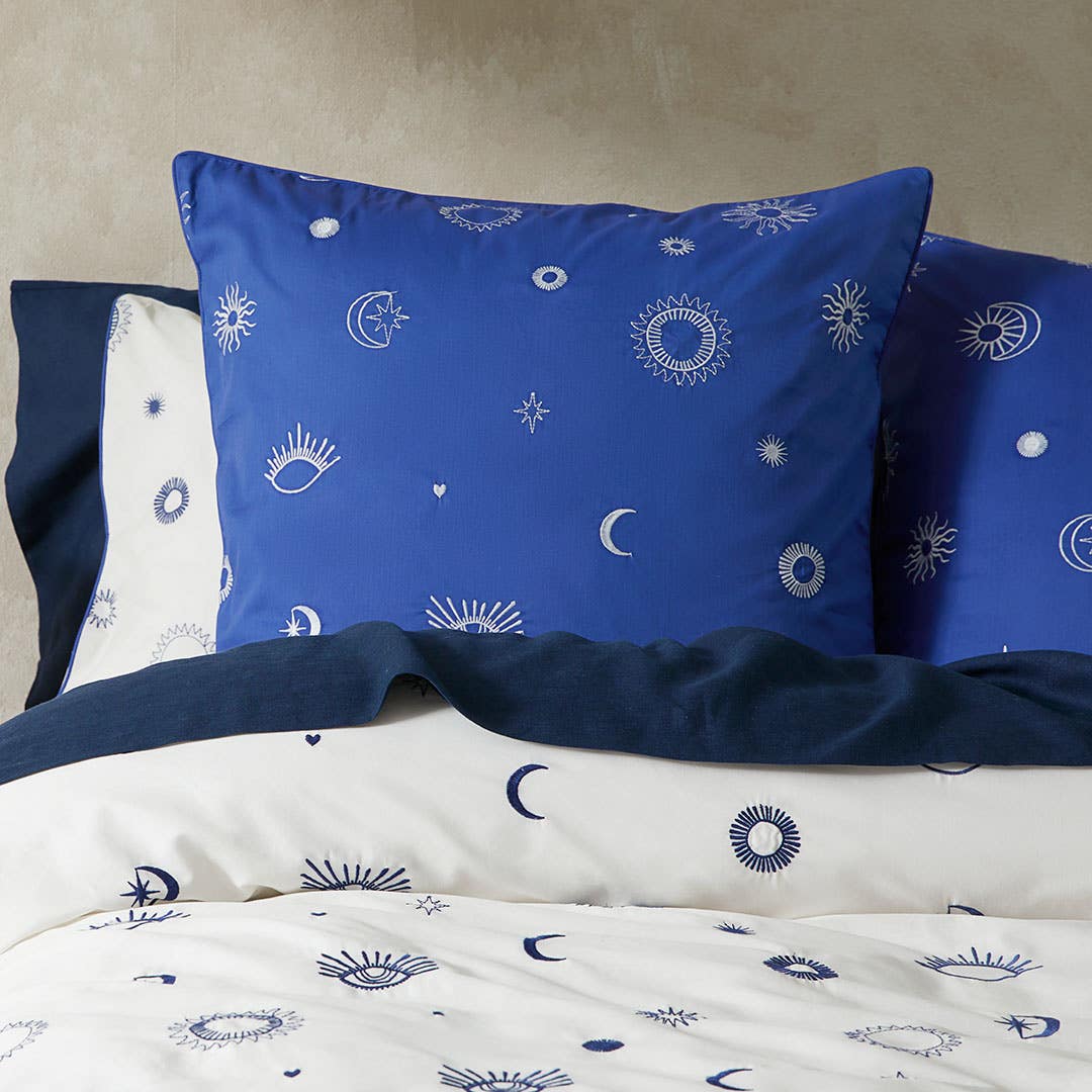 https://s3-ap-southeast-2.amazonaws.com/fusionfactory.commerceconnect.bbnt.production/pim_media/000/164/863/M_F_S24-25_Bedlinen_BOP_Cilla_QQC_Euro_SI.jpg?1718937582