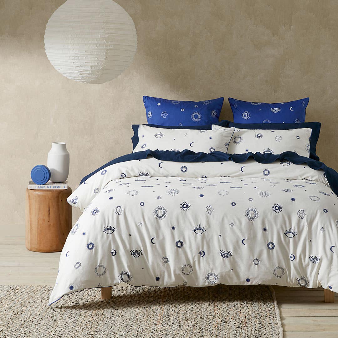 https://s3-ap-southeast-2.amazonaws.com/fusionfactory.commerceconnect.bbnt.production/pim_media/000/164/865/M_F_S24-25_Bedlinen_BOP_Cilla_QQC_V2_SI.jpg?1718937650