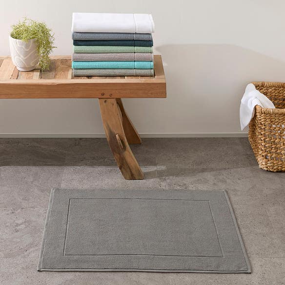 https://s3-ap-southeast-2.amazonaws.com/fusionfactory.commerceconnect.bbnt.production/pim_media/000/174/151/M_F_S24-25_Summer_LS_Studio_Bathmats-Boston_BM_Granite.jpg?1729813568