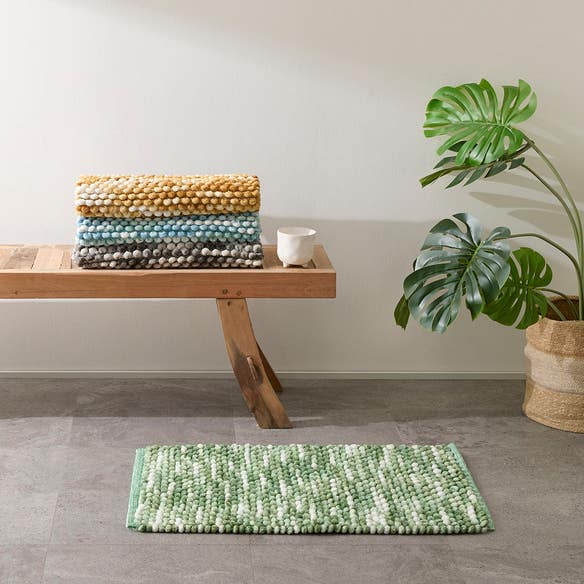 https://s3-ap-southeast-2.amazonaws.com/fusionfactory.commerceconnect.bbnt.production/pim_media/000/174/440/M_F_S24-25_Summer_LS_Studio_Bathmats-Cirrus_Khaki_Ivory_SI.jpg?1730098509