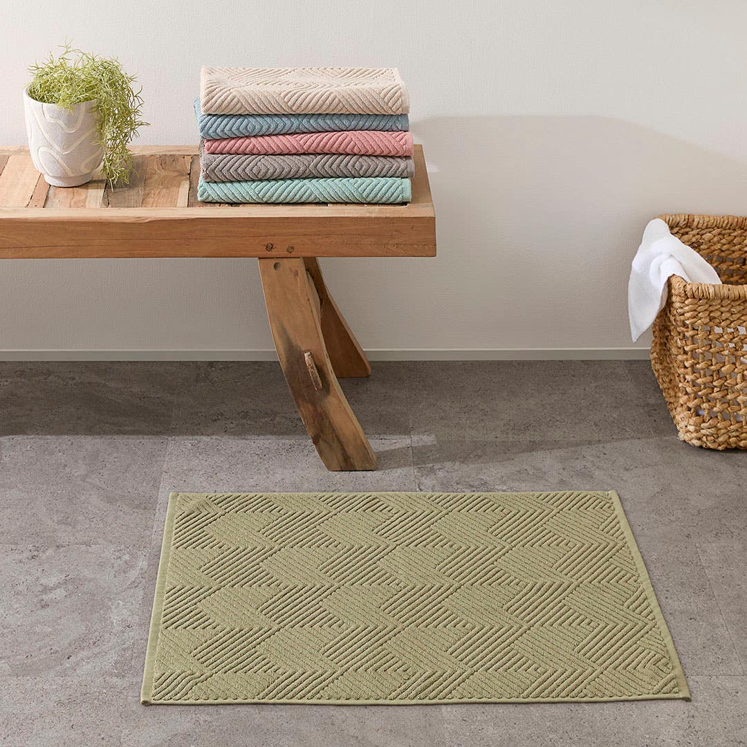 https://s3-ap-southeast-2.amazonaws.com/fusionfactory.commerceconnect.bbnt.production/pim_media/000/174/198/M_F_S24-25_Summer_LS_Studio_Bathmats-Kinsley_BM-Olive_Green.jpg?1729817679