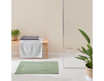 https://s3-ap-southeast-2.amazonaws.com/fusionfactory.commerceconnect.bbnt.production/pim_media/000/174/393/M_F_S24-25_Summer_LS_Studio_Bathmats_Piermont_BM_Khaki_SI.jpg?1730096191