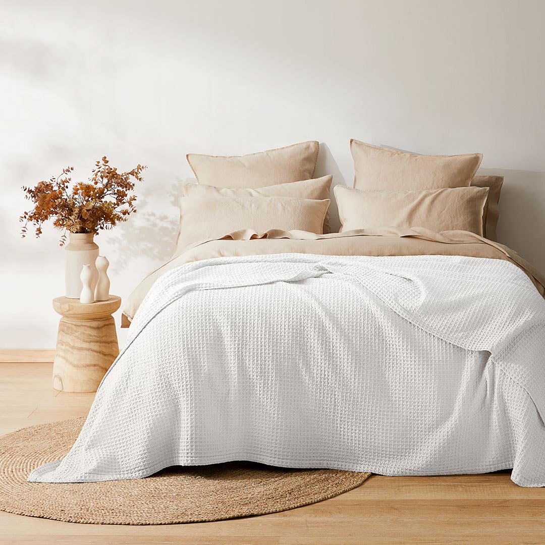 White waffle blanket 2025
