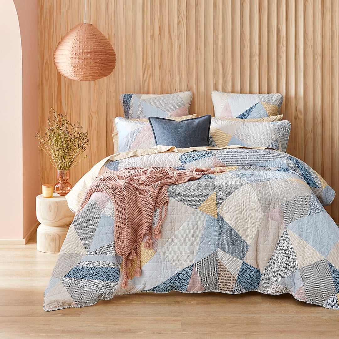 Quilt covers bed bath and outlet table