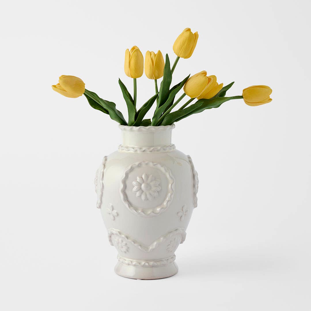 https://s3-ap-southeast-2.amazonaws.com/fusionfactory.commerceconnect.bbnt.production/pim_media/000/202/318/M_F_S25-26_Anelle-Ceramic-Urn-Vase_White_26625601_Scale_SI.jpg?1759649722