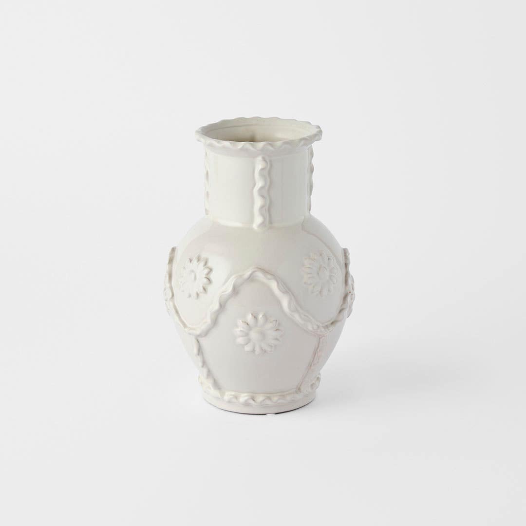 https://s3-ap-southeast-2.amazonaws.com/fusionfactory.commerceconnect.bbnt.production/pim_media/000/202/316/M_F_S25-26_Anelle-Ceramic-Vase_White_26625501_SI.jpg?1759649670