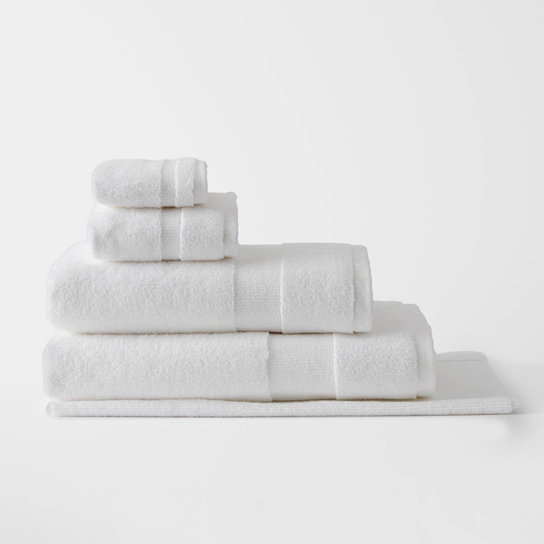 https://s3-ap-southeast-2.amazonaws.com/fusionfactory.commerceconnect.bbnt.production/pim_media/000/200/179/M_F_S25-26_Bathroom_Ultrasoft_White_R_26606_SI.jpg?1756353301
