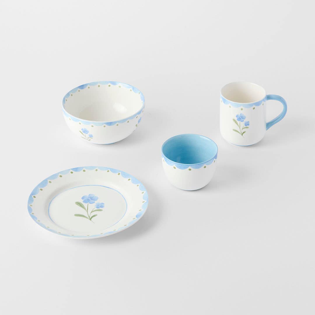 https://s3-ap-southeast-2.amazonaws.com/fusionfactory.commerceconnect.bbnt.production/pim_media/000/199/433/M_F_S25-26_Matilda-Dining-Range_Blue-Green_26587_R_SI.jpg?1754977109