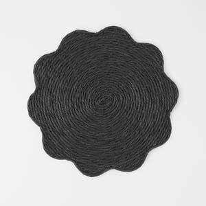 https://s3-ap-southeast-2.amazonaws.com/fusionfactory.commerceconnect.bbnt.production/pim_media/000/200/524/M_F_S25-26_Scallop-Wipeable-Placemat_Black_26534905_SI.jpg?1757030535