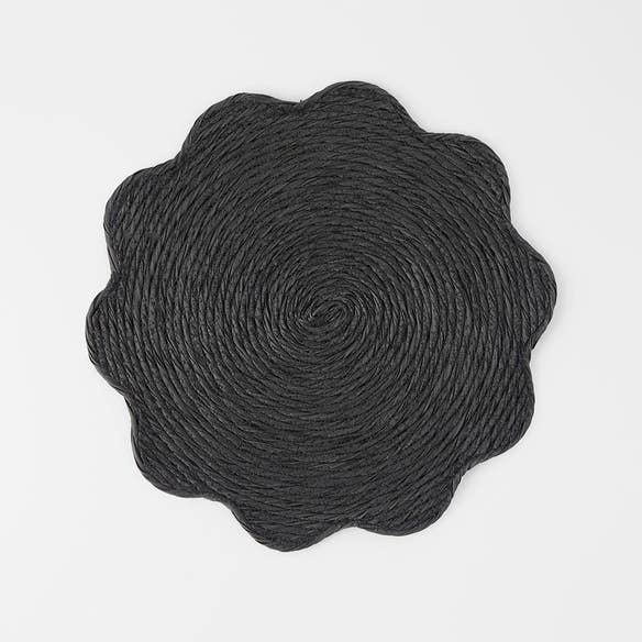 https://s3-ap-southeast-2.amazonaws.com/fusionfactory.commerceconnect.bbnt.production/pim_media/000/200/524/M_F_S25-26_Scallop-Wipeable-Placemat_Black_26534905_SI.jpg?1757030535