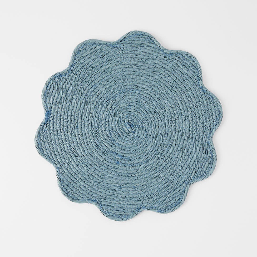 https://s3-ap-southeast-2.amazonaws.com/fusionfactory.commerceconnect.bbnt.production/pim_media/000/200/537/M_F_S25-26_Scallop-Wipeable-Placemat_Slate-Blue_26534902_SI.jpg?1757030845