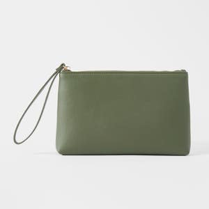 https://s3-ap-southeast-2.amazonaws.com/fusionfactory.commerceconnect.bbnt.production/pim_media/000/216/623/M_F_S26-27_Alice-Clutch-Forest-Green_Forest-Green_27252903_SI.jpg?1783558936