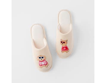 https://s3-ap-southeast-2.amazonaws.com/fusionfactory.commerceconnect.bbnt.production/pim_media/000/219/171/M_F_S26-27_Beau-Slippers-S-M_Natural_27326601_SI.jpg?1786679863