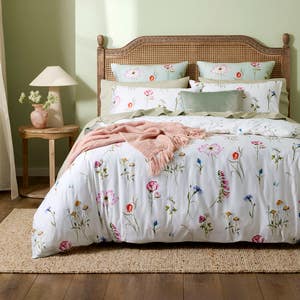 https://s3-ap-southeast-2.amazonaws.com/fusionfactory.commerceconnect.bbnt.production/pim_media/000/217/825/M_F_S26-27_Bedlinen_BOP_Penelope_QQC_SI.jpg?1784507165