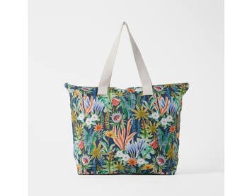 https://s3-ap-southeast-2.amazonaws.com/fusionfactory.commerceconnect.bbnt.production/pim_media/000/218/845/M_F_S26-27_Elara-Tote-Bag_Navy-Blue-Multi_27192101_SI.jpg?1786429270