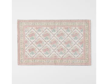 https://s3-ap-southeast-2.amazonaws.com/fusionfactory.commerceconnect.bbnt.production/pim_media/000/218/539/M_F_S26-27_Florian-Bath-Mat_Rose-Blush-Forest-_27233101_SI.jpg?1785807674