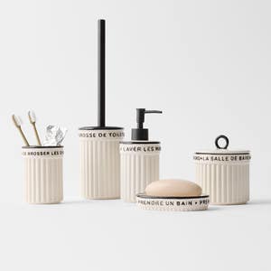https://s3-ap-southeast-2.amazonaws.com/fusionfactory.commerceconnect.bbnt.production/pim_media/000/222/797/M_F_S26-27_Gabriel-Bathroom_Ivory-Black_RANGE_27335_R_SI.jpg?1789967006