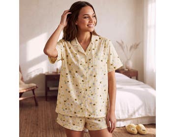 https://s3-ap-southeast-2.amazonaws.com/fusionfactory.commerceconnect.bbnt.production/pim_media/000/220/374/M_F_S26-27_Honey-Bee_PJ-Set_Talent_LS_26504501_Detail-3_SI.jpg?1787698786