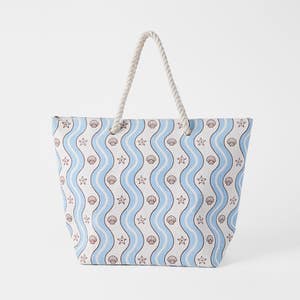 https://s3-ap-southeast-2.amazonaws.com/fusionfactory.commerceconnect.bbnt.production/pim_media/000/218/981/M_F_S26-27_Kamari-Stripe-Tote-Bag-w-Rope-Handles_Blue-White_27192001_SI.jpg?1786503528