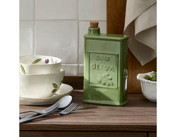 https://s3-ap-southeast-2.amazonaws.com/fusionfactory.commerceconnect.bbnt.production/pim_media/000/218/933/M_F_S26-27_LS_Olio_Oil_Bottle_625ml_Olive_Green_27263301_SI.jpg?1786498854