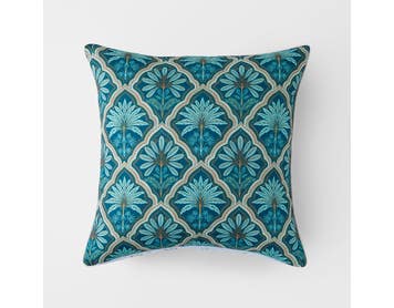 https://s3-ap-southeast-2.amazonaws.com/fusionfactory.commerceconnect.bbnt.production/pim_media/000/219/361/M_F_S26-27_Panama-Marcela-reversible-Outdoor-Cushion_Blue-Green_27204901_SI.jpg?1787014531