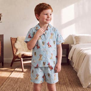 https://s3-ap-southeast-2.amazonaws.com/fusionfactory.commerceconnect.bbnt.production/pim_media/000/222/062/M_F_S26-27_Snow-Dogs-Kids_Kids-PJ-Set_Talent_LS_27217401_Detail-1_SI.jpg?1789019827
