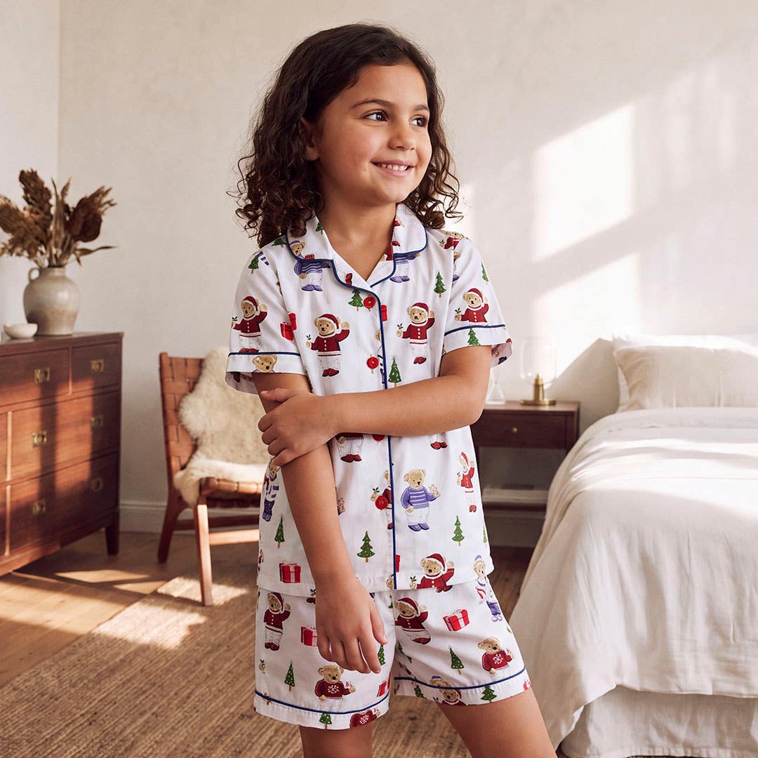 https://s3-ap-southeast-2.amazonaws.com/fusionfactory.commerceconnect.bbnt.production/pim_media/000/221/935/M_F_S26-27_Theo-Christmas-Bear_Kids-PJ-Set_Talent_LS_27217101_Detail-1_SI.jpg?1788849432
