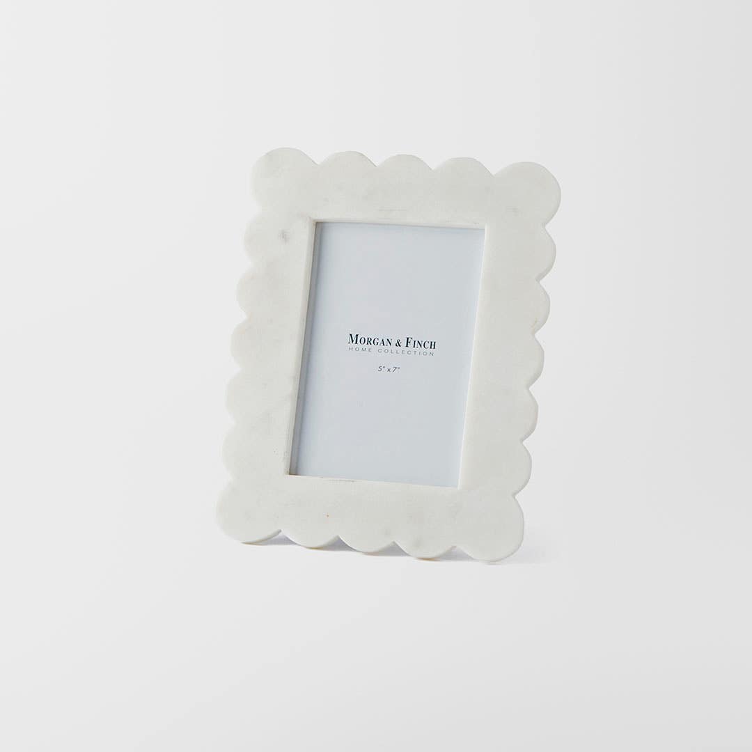 https://s3-ap-southeast-2.amazonaws.com/fusionfactory.commerceconnect.bbnt.production/pim_media/000/172/997/M_F_Scallop-Marble-Photo-Frame-5X7_White_25873501_SI.jpg?1729119805