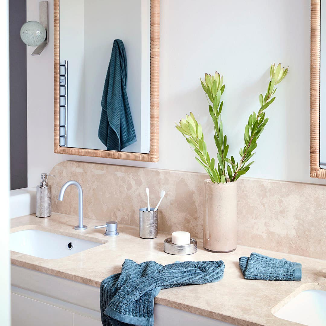 https://s3-ap-southeast-2.amazonaws.com/fusionfactory.commerceconnect.bbnt.production/pim_media/000/175/035/M_F_Summer_S24-25_LS_Bathroom_Accessories_Egyptian_Retreat_Jordana_Range.jpg?1730329132