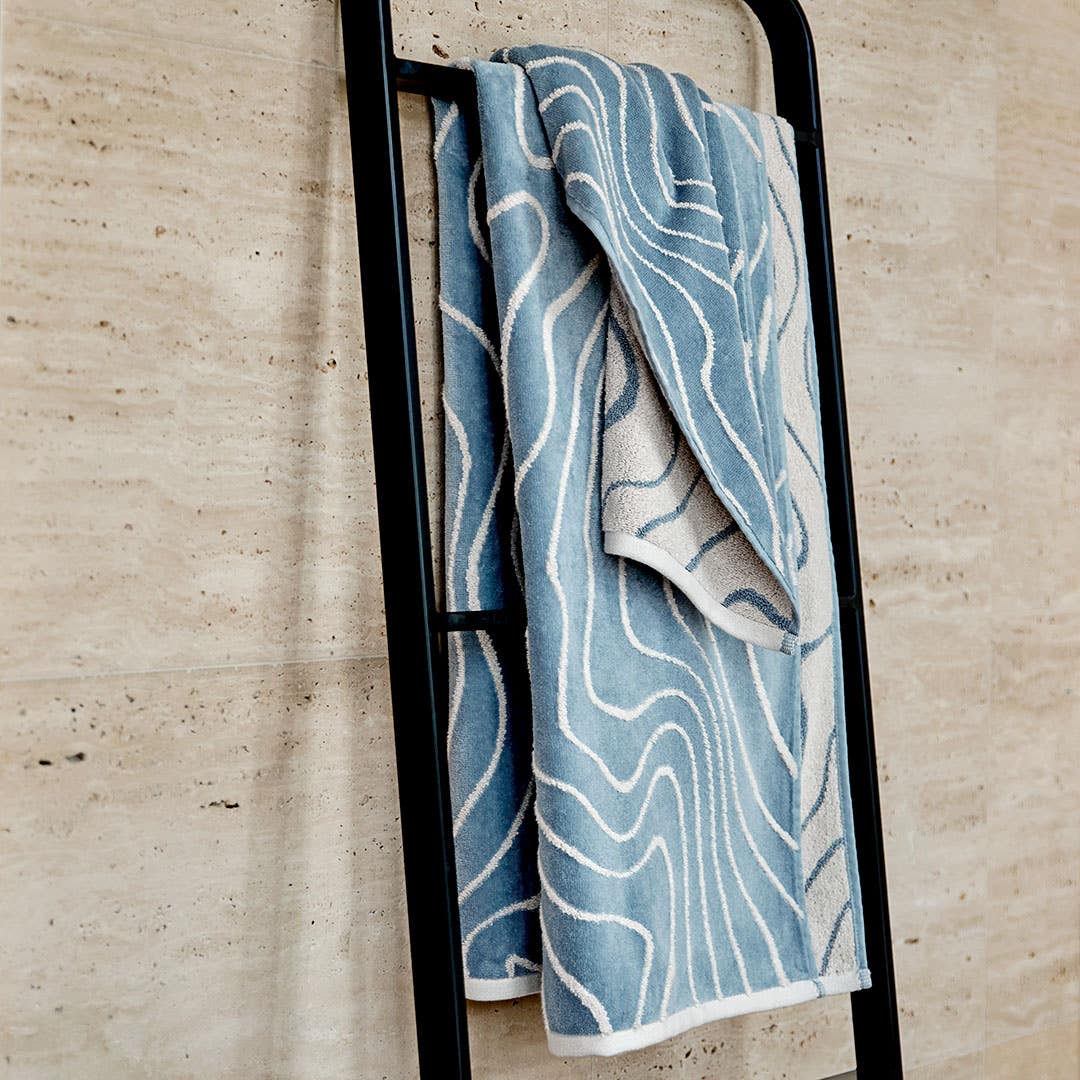 https://s3-ap-southeast-2.amazonaws.com/fusionfactory.commerceconnect.bbnt.production/pim_media/000/173/961/M_F_Summer_S24-25_LS_Location_Bathroom_Bath_Towel_BT_Franco_Soft_Blue_1.jpg?1729733525
