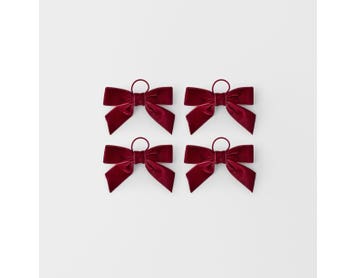 https://s3-ap-southeast-2.amazonaws.com/fusionfactory.commerceconnect.bbnt.production/pim_media/000/167/394/M_F_Velvet-Bow-Napkin-Ring_S4_Red_23295001_V2_SI.jpg?1723425453