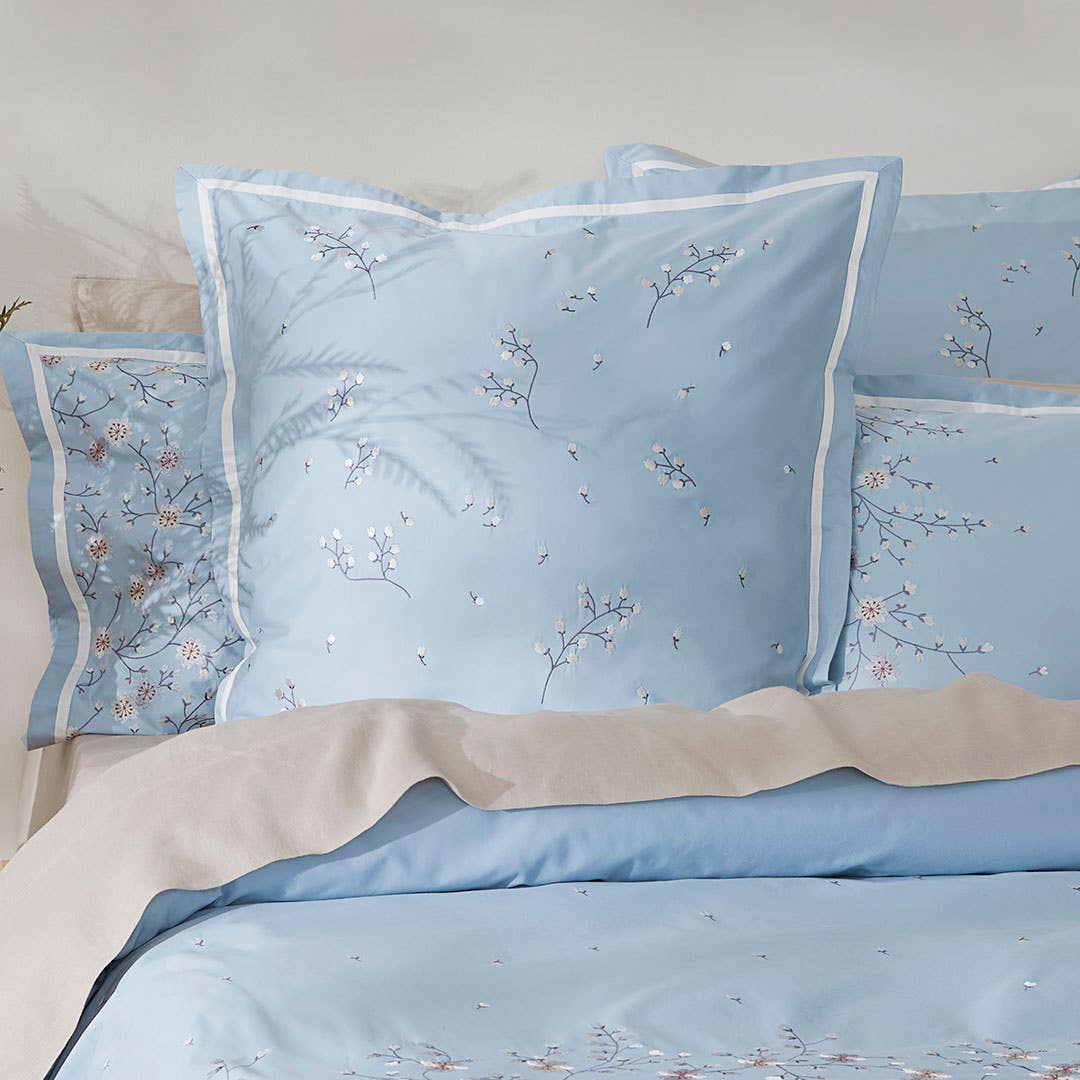 https://s3-ap-southeast-2.amazonaws.com/fusionfactory.commerceconnect.bbnt.production/pim_media/000/155/354/M_F_W24_Bedlinen_BOP_Linnea_QQC_Euro_SI.jpg?1698636734