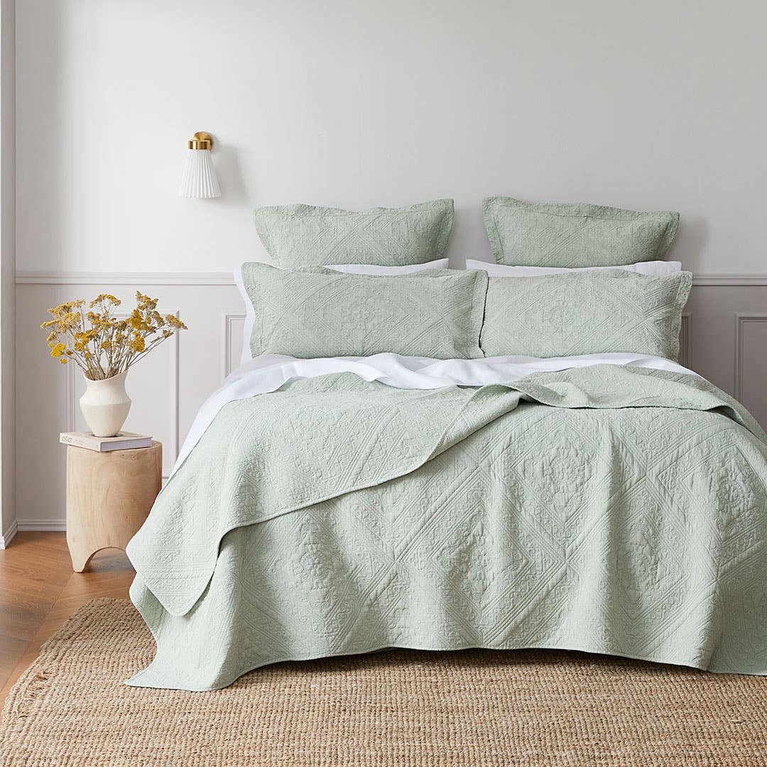 Green sales coverlet queen