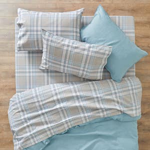 https://s3-ap-southeast-2.amazonaws.com/fusionfactory.commerceconnect.bbnt.production/pim_media/000/156/432/M_F_W24_Sheet-Sets_Flannelette_Ivan_SS_SI.jpg?1700008142