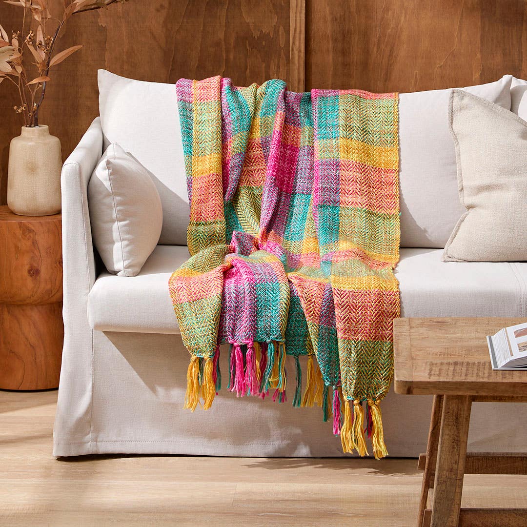 https://s3-ap-southeast-2.amazonaws.com/fusionfactory.commerceconnect.bbnt.production/pim_media/000/193/740/M_F_W25_LS_Throws-Peru_Check-Fuchsia_SI.jpg?1744693222